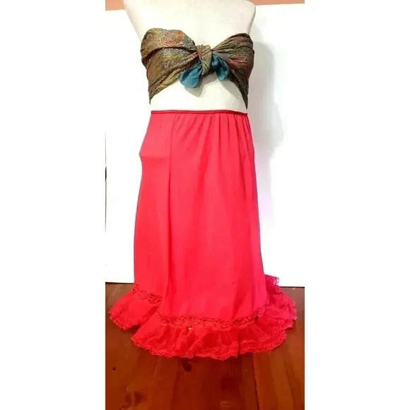 Vintage Movie Star nylon slip with lace trim size medium super pretty circa 1950 - Picture 1 of 5